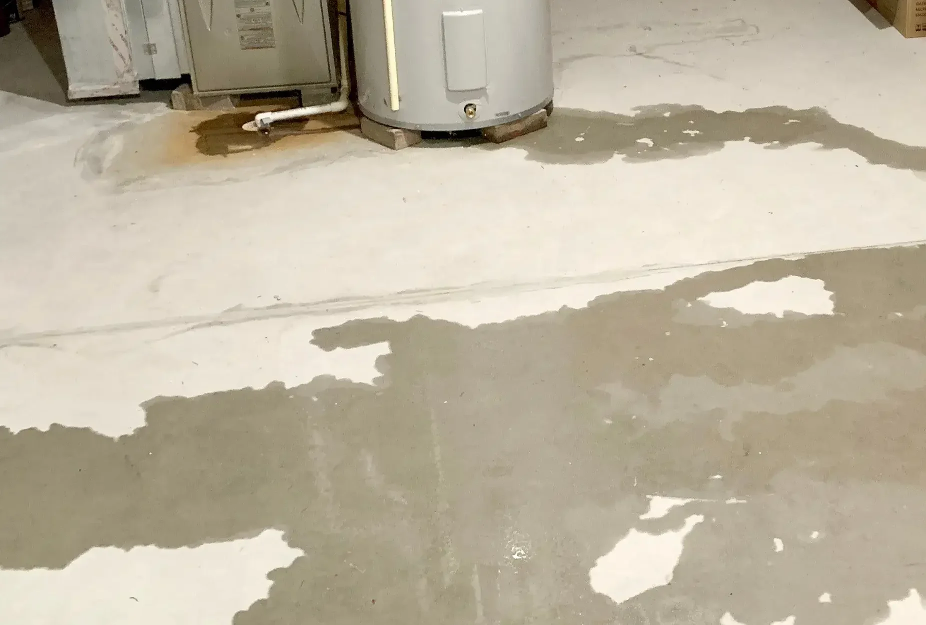 Drainage of a water leak on a basement floor.
